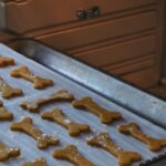 Hundesnacks selber machen Rezepte Käse-Knusperle, Fleischbällchen, Erdnussbutter-Kürbis-Kekse und mehr